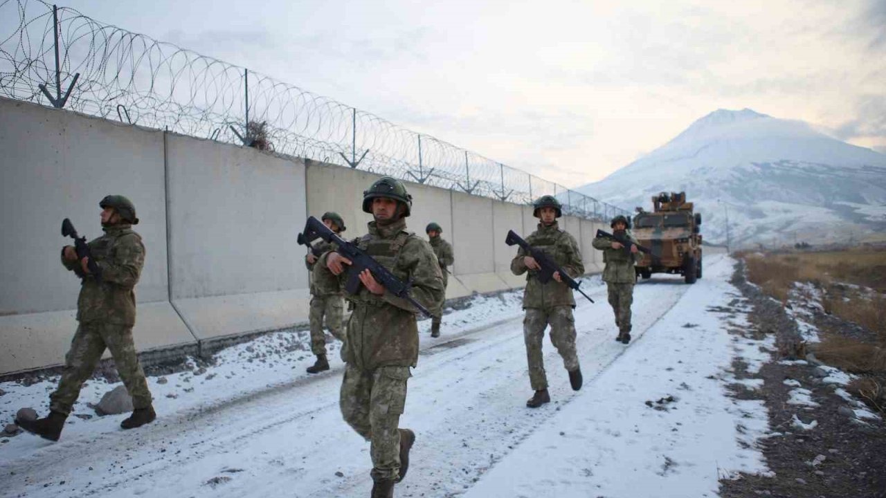 Sınırda Fedakarlık Nöbeti: Mehmetçik Yeni Yıla Mevzide Girdi