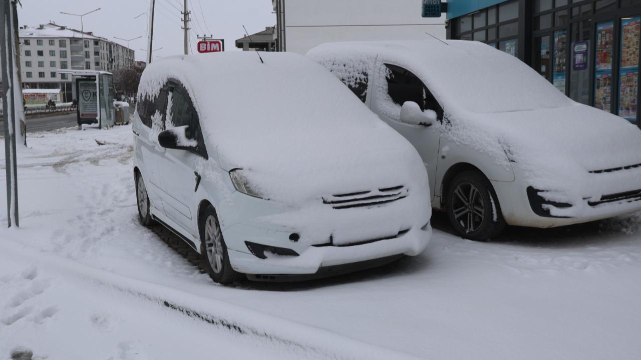 SON DAKİKA: Iğdır’da Yarın Okullar Tatil Edildi! Kar Engeli O İlçeyi Vurdu