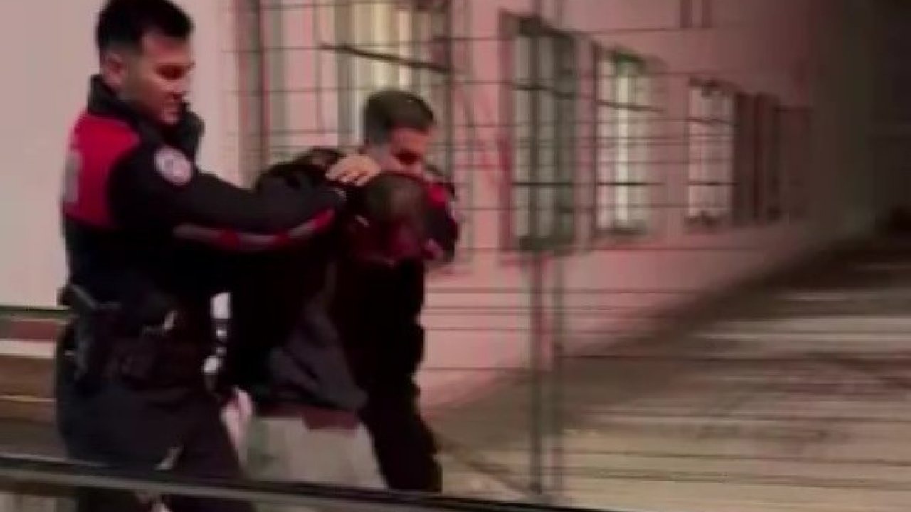 Tartıştığı arkadaşını tabancayla vurdu