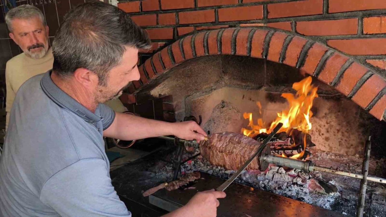 Türk Mutfağının Gurur Günü: Cağ Kebabı ve Çökertme Kebabı Dünyanın En İyileri Arasında