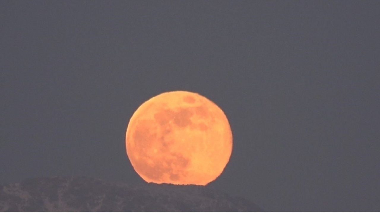 Van Semalarında Görsel Şölen: 2026'nın İlk Dolunayı Büyüledi