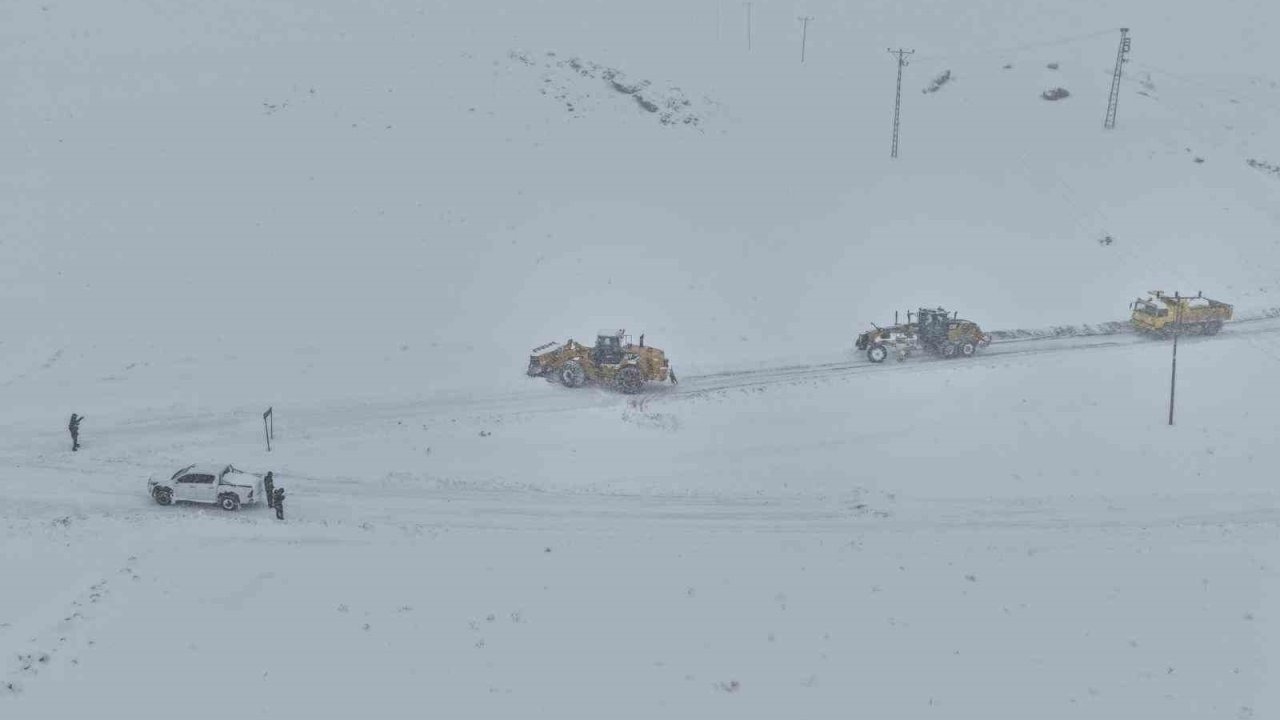 Van’da Kar Esareti: 363 Yerleşim Yerine Ulaşım Kesildi