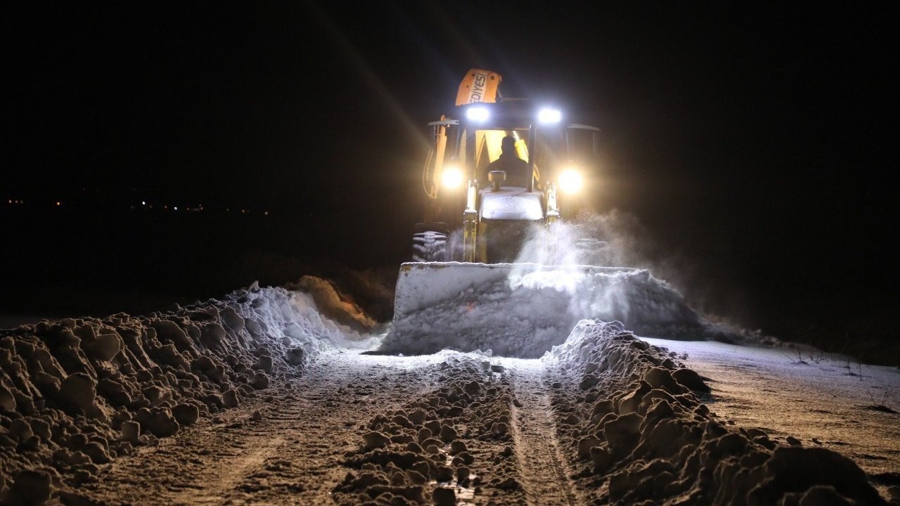 Van’da Karla Mücadele: 469 Yerleşim Yerinin Yolu Yeniden Açıldı