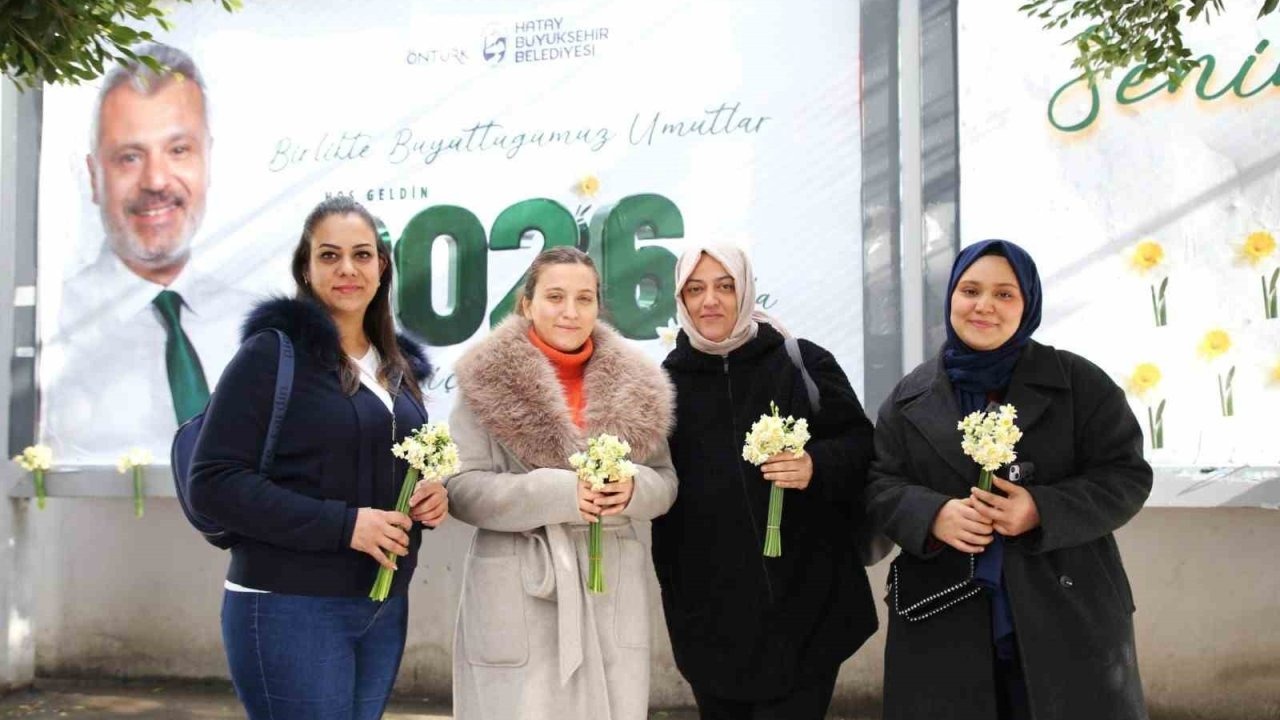 Yeni yılın ilk hediyesi vatandaşlara billboardlar üzerinde verildi