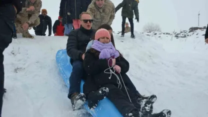 Bulanık’ta Jandarma ve Çocukların Kar Keyfi: Şefkat Dolu Buluşma