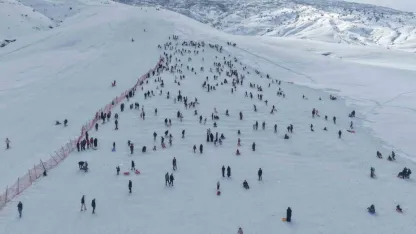 Muş’ta Sömestir Finali: Güzeldağ Kayak Merkezi Ziyaretçi Akınına Uğradı