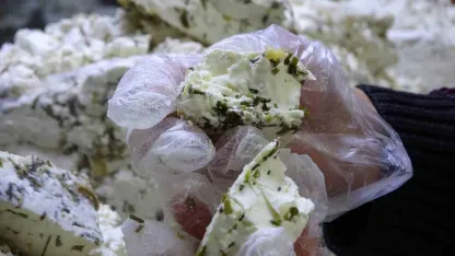 Van’ın Tescilli Lezzeti Otlu Peynir Kış Aylarında Türkiye Yolcusu: Esnaftan "Sahte Ürün" Uyarısı