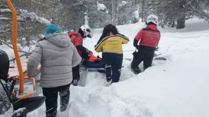 Sarıkamış’ta Yaralanan Kayakçının İmdadına JAK Yetişti