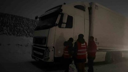 Tendürek Geçidi’nde Mahsur Kalan Sürücülere Kızılay Şefkati