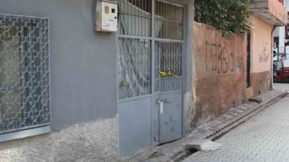 3 çocuk annesi eşini bıçaklayarak öldürdü, başında ağlayıp teslim oldu