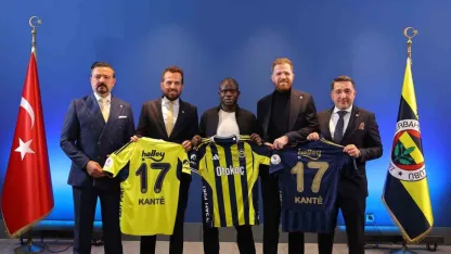 Fenerbahçe'de Dünya Kupası Gururu: N’Golo Kante İmzayı Attı
