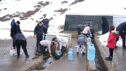 Muş’ta Şebeke Suyu Alarmı: Vatandaşlar Çeşmelere Akın Etti