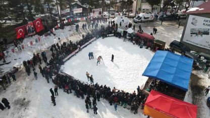300 Yıllık Gelenek Karda Canlandı: Şavşat’ta Kar Üstü Karakucak Heyecanı