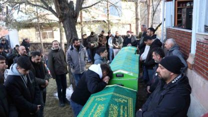 Oltu'da Hüzünlü Veda: İki Kardeş ve Arkadaşları Dualarla Defnedildi