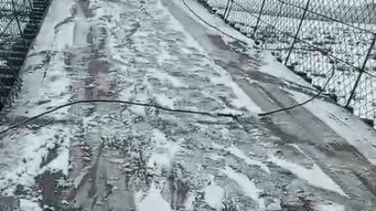 Kars’ta Asma Köprüde Can Pazarı: Otomobil Metrelerce Yükseklikte Asılı Kaldı