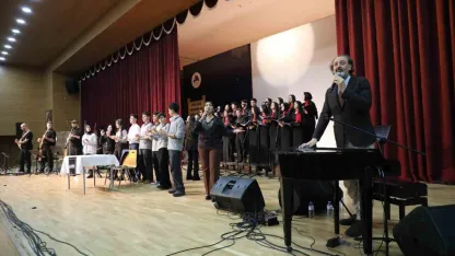 Ağrı’da "Kim Var?" Sanat Rüzgarı: Yücel Arzen ve Genç Yetenekler Aynı Sahnede