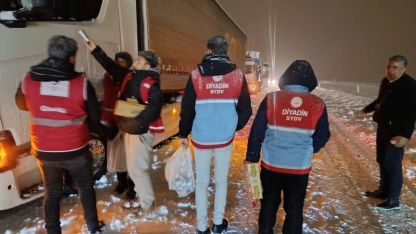 Diyadin’de Kar Esareti: Mahsur Kalan Yolculara Sıcak Destek