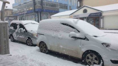 Başkale’de Kar Mesaisi: Kar Kalınlığı 10 Santimetreyi Buldu