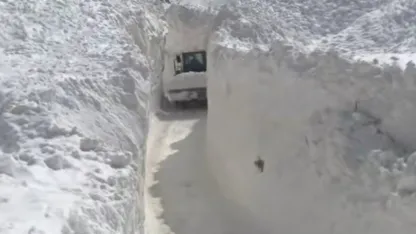 Van’da 10 Metrelik Kar Esareti: Sualtı Mahallesi Alternatif Yol Bekliyor