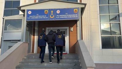 Erzurum’da haklarında 20 ve 10 yıl hapis cezası bulunan 2 firari yakalandı