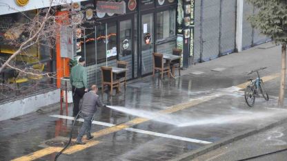 Kars’ta Temizlik Seferberliği Başladı! Kaldırımlar Tazyikli Suyla Yıkanıyor