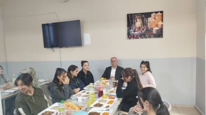 Diyadin’de Gençlerle Gönül Köprüsü: İlçe Millî Eğitim Müdürü Öğrencilerle İftarda Buluştu
