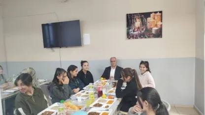 Diyadin’de Gençlerle Gönül Köprüsü: İlçe Millî Eğitim Müdürü Öğrencilerle İftarda Buluştu