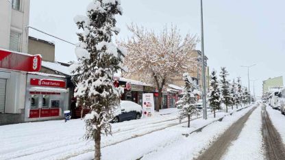 Patnos’ta Pastırma Sıcağı Bitti, Kış Geri Döndü: Kar Kalınlığı 40 Santimetreyi Buldu
