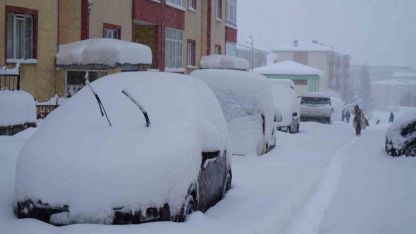 Erzurum’da Kar Esareti: 50 Santimetreyi Aşan Kar Hayatı Durdurdu
