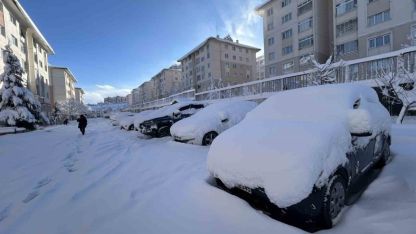 Van’da Kar Esareti: Eğitime Ara Verildi, Uçuşlar Rötar Yaptı