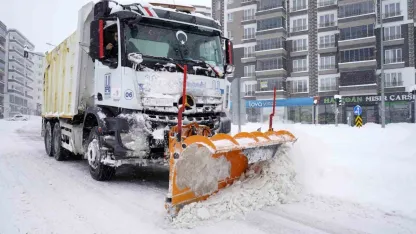 Erzurum’da Kar Mesaisi: 1600 Yerleşim Biriminde Ulaşım Kesintisiz Sürüyor