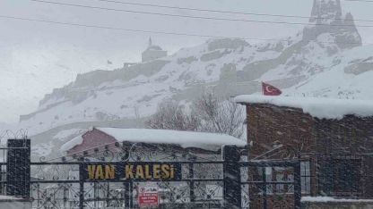 Van’da Kar Mesaisi: 160 Yerleşim Yeri Yolu Hala Ulaşıma Kapalı
