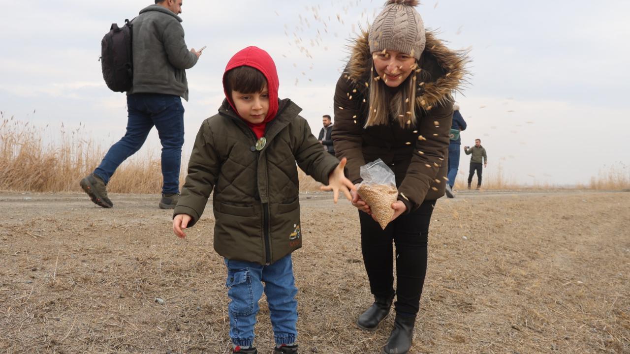 Ağrı Dağı Milli Parkı’nda Kuş Gözlem ve Yemleme Etkinliği Düzenlendi