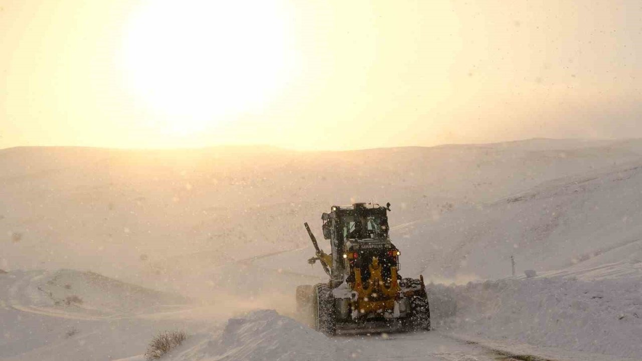 Ağrı’da Kar Esareti: 41 Köy Yolu Ulaşıma Kapandı