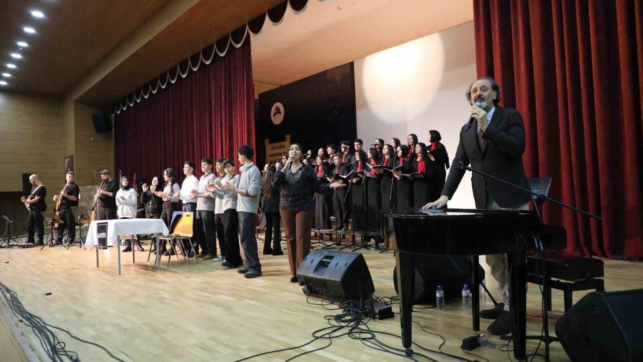 Ağrı’da "Kim Var?" Sanat Rüzgarı: Yücel Arzen ve Genç Yetenekler Aynı Sahnede