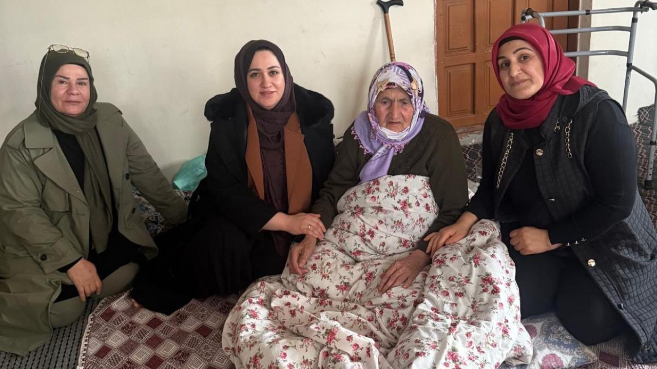 AK Parti Iğdır Kadın Kollarından Şehit ve Gazi Ailelerine Ziyaret