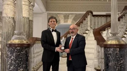 Akif Manaf’a Bir Barış Ödülü Daha: Dünyaca Ünlü Yazar Egeyön Barış Ödülünü Aldı