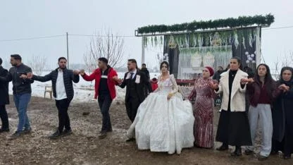 Çamura Aldırmadılar, Halaydan Vazgeçmediler! Iğdır’ın Halay Aşkı Kış Şartlarına Meydan Okuyor