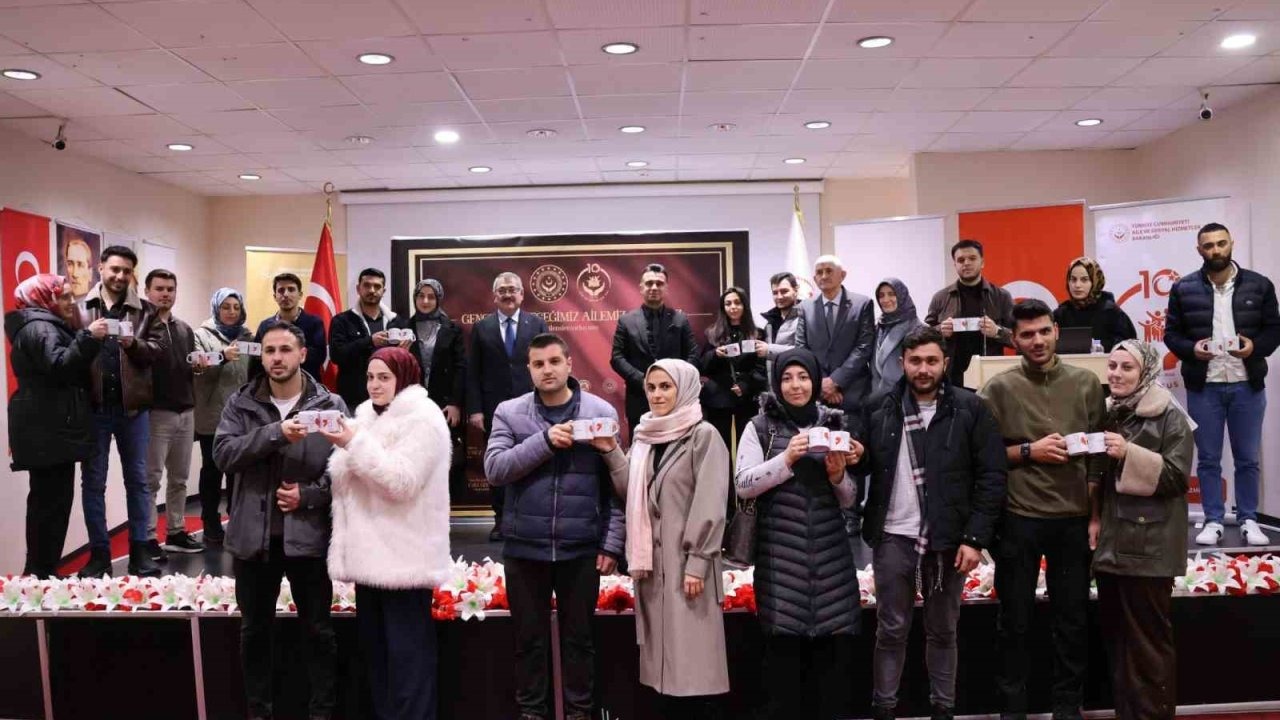 Erzurum’da "Aile Buluşmaları": Genç Çiftler Tecrübe ve Destekle Buluştu