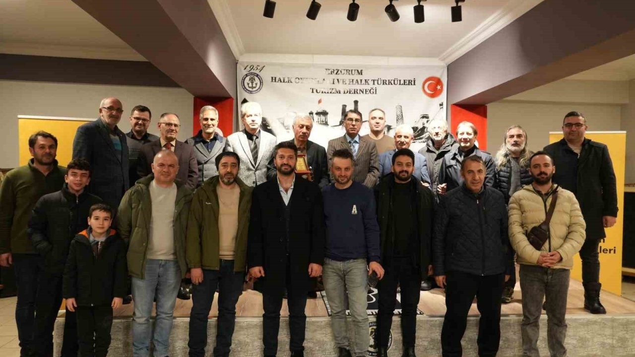 Erzurum’da Âşıkların Sazı Öğretmenler İçin Çaldı