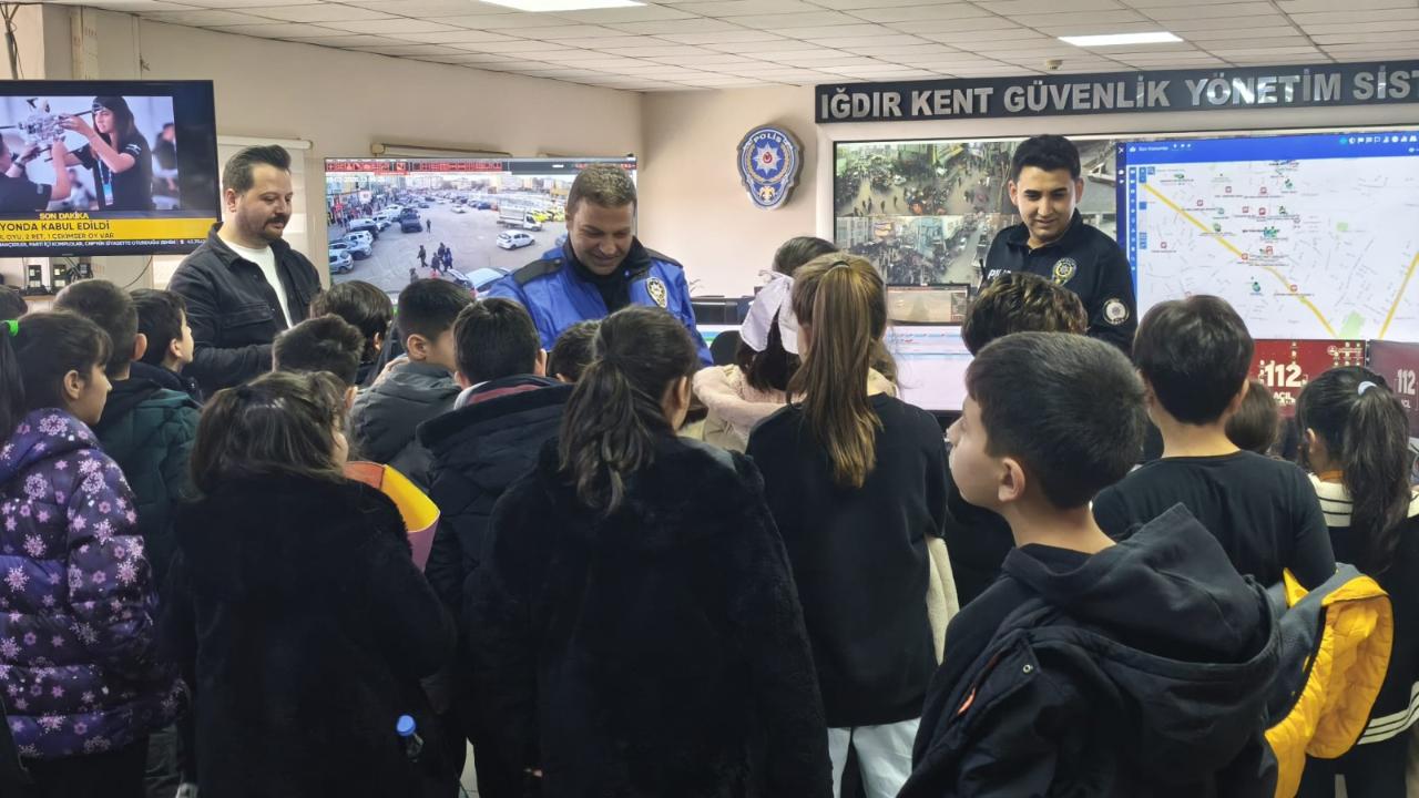 Iğdır Emniyetinde Minik Misafirlerin Heyecanı: "Geleceğin Polisleri Geliyor!"