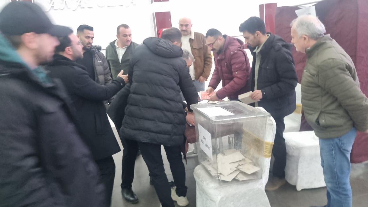 Iğdır Esnaf ve Sanatkarlar Odası Seçiminde Esnaf Sandık Başında