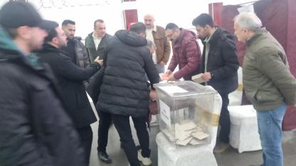 Iğdır Esnaf ve Sanatkarlar Odası Seçiminde Esnaf Sandık Başında