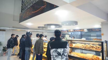 Iğdır'da İftar Öncesi Pide Seferberliği! Metrelerce Kuyruk Oluştu: İşte O Renkli Görüntüler