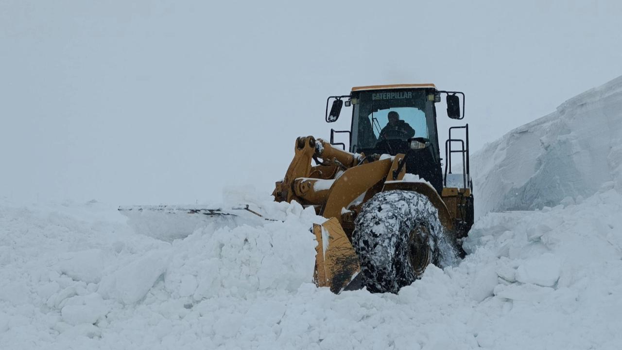 Iğdır'da Kar Seferberliği: 14 Köy Yolu Açıldı, 3 Köyde Çalışmalar Sürüyor