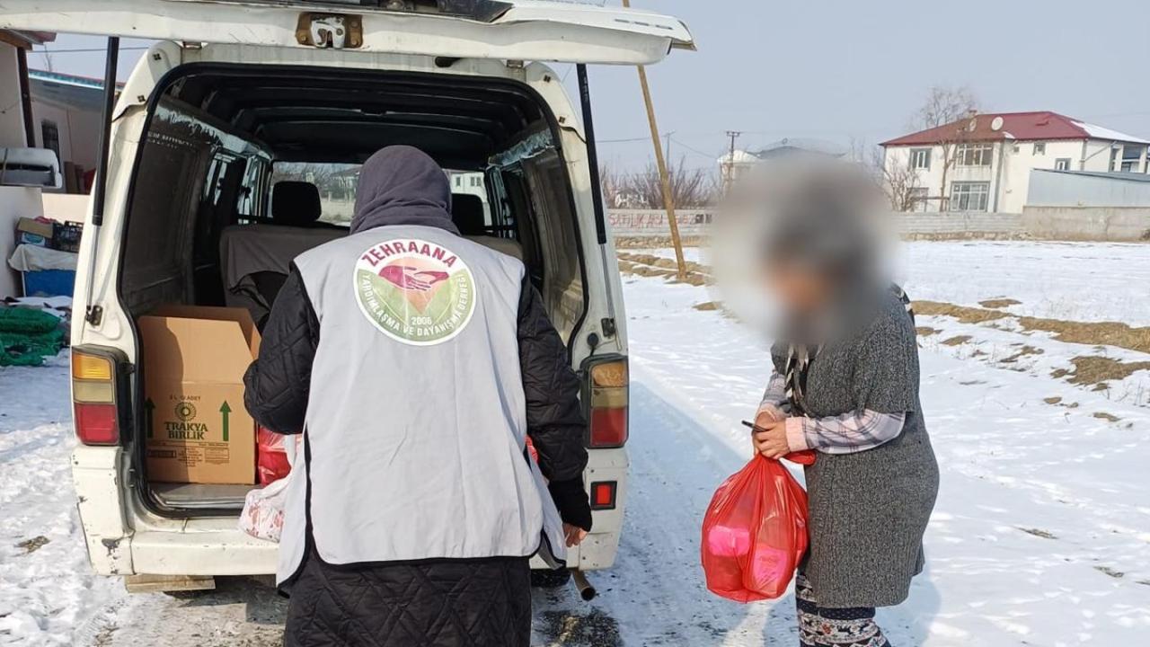 Iğdır'da Kış Güneşi: Zehra Ana Derneği İhtiyaç Sahiplerinin Kapısını Çaldı
