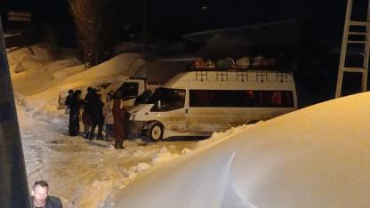 Iğdır'da Kar Kâbusu: Nahırkıran Yolunda Mahsur Kalan Öğrenciler Kurtarıldı!