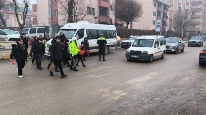 Iğdır'da Okul Önlerinde Trafik Denetimi: Yaya Önceliği ve Servis Kontrolü