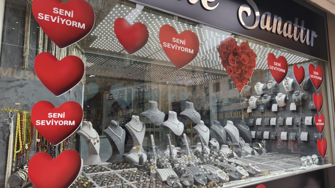 Iğdır’da Sevgililer Günü Hazırlıkları Başladı