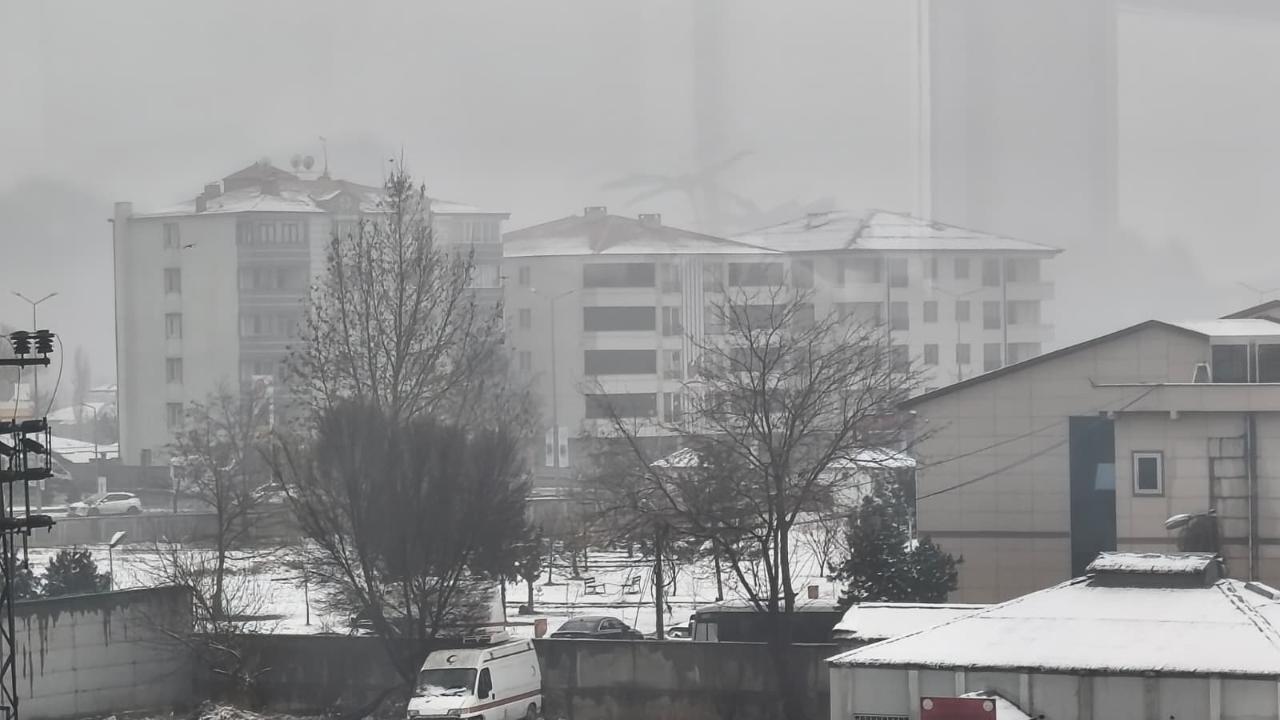 Iğdır'da Sis Perdesi! Kar Yağışı Sonrası Trafikte "Gizli Buzlanma" Alarmı